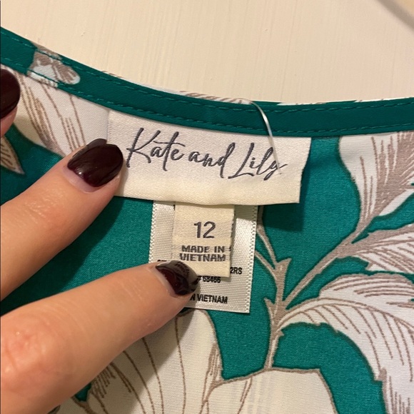 Elegant Floral Long Sleeve Dress in Teal and White - Picture 2 of 3